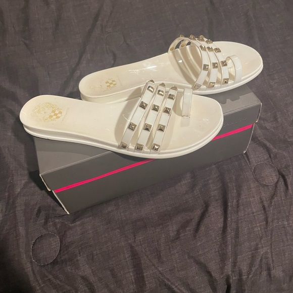 Vince Camuto sandals - Picture 3 of 5